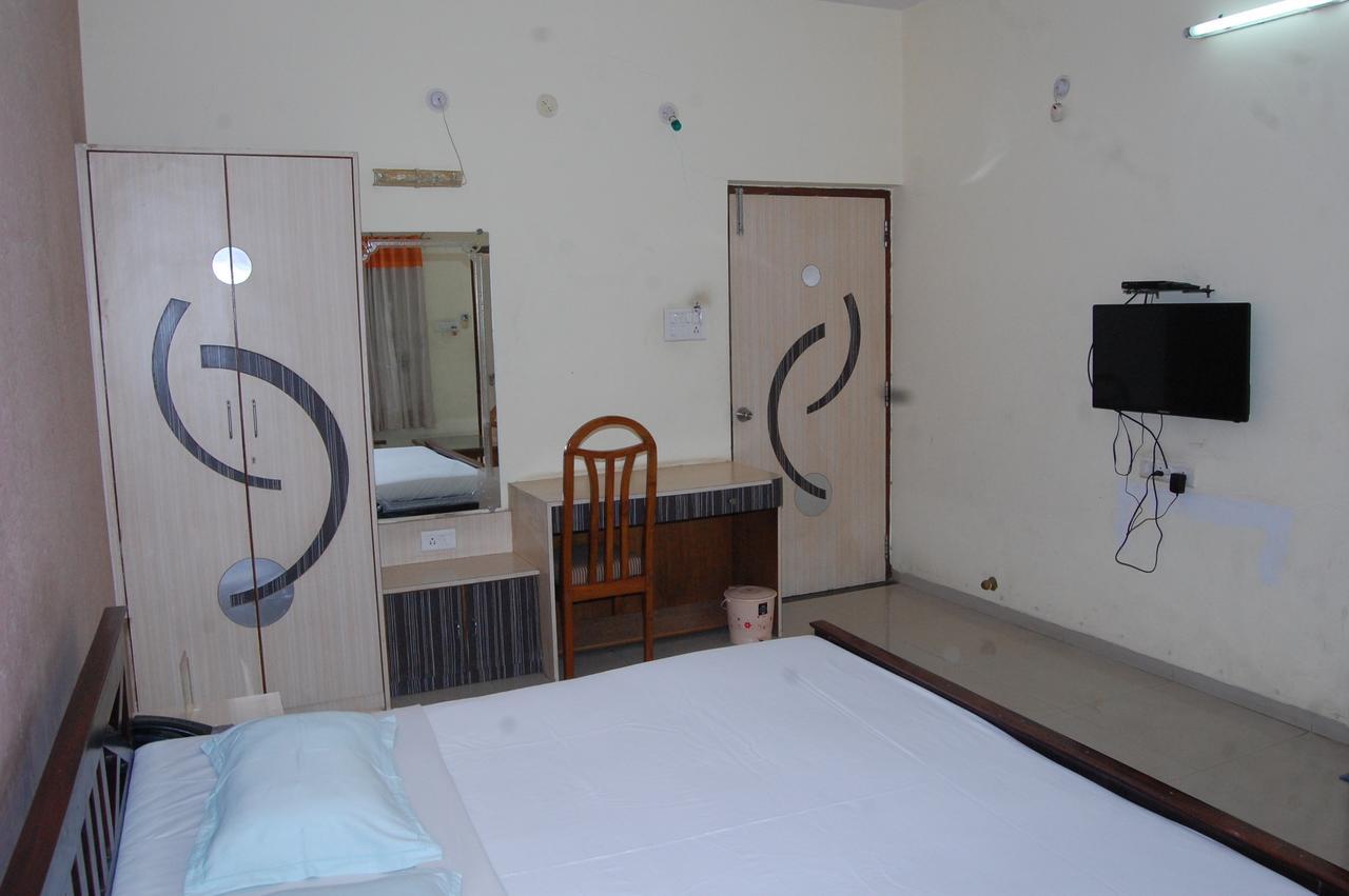 River Touch Resort Silvassa Bagian luar foto