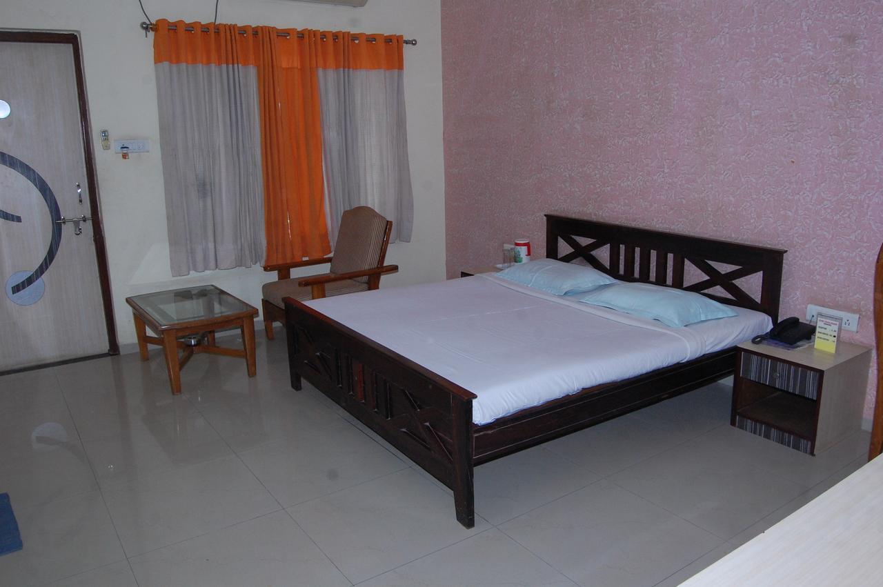 River Touch Resort Silvassa Bagian luar foto
